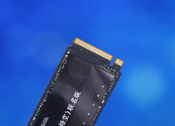 《黑神话：悟空》联名版！长江存储TiPlus7100 2TB SSD图赏