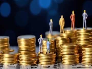 印度猴子抢走8万卢比爬上树抛撒钞票主人追回5万